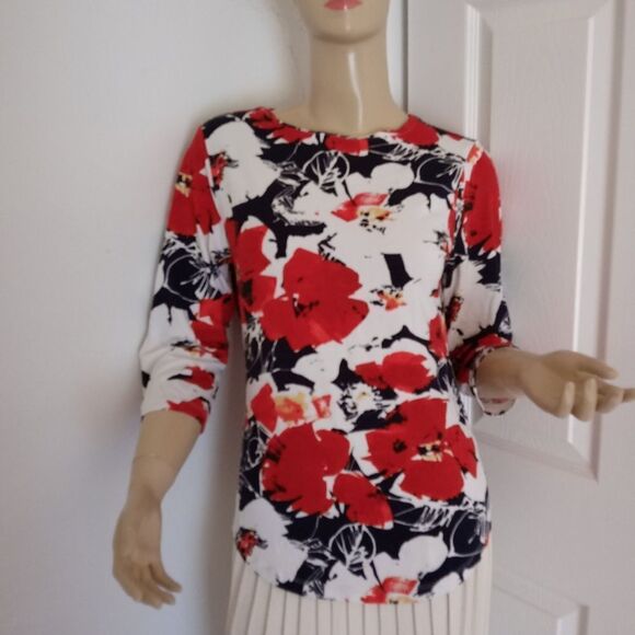 Red,white,navy ,3/4 sleeve top - Picture 2 of 6